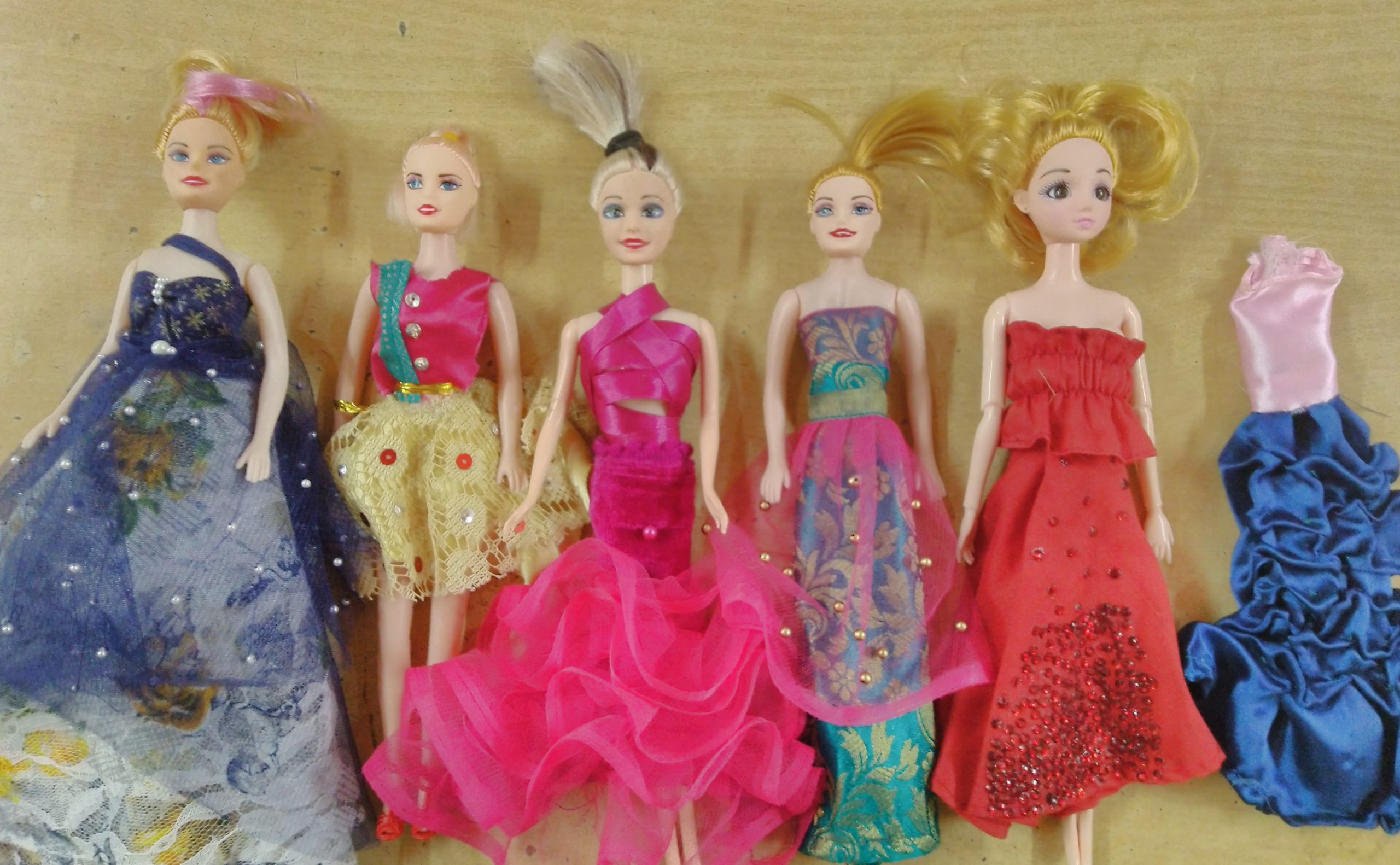 Best Institute to Learn to Stitch Fashion dresses for dolls